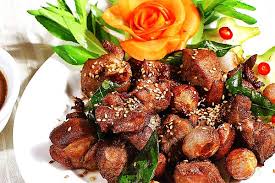 Grilled Ninh Binh mountain goat meat served with herbs and dipping sauce — the region’s most famous specialty dish